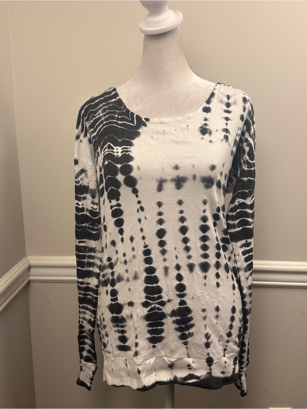 Hard Tail Tie-Dye Long Sleeve Scoop Neck Top in Black & White S
